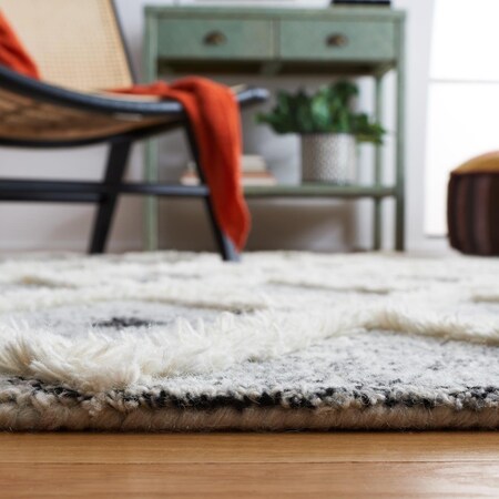 Safavieh 6 x 6 ft. Casablanca Round Hand Tufted Rug; Black & Ivory CSB980Z-6R